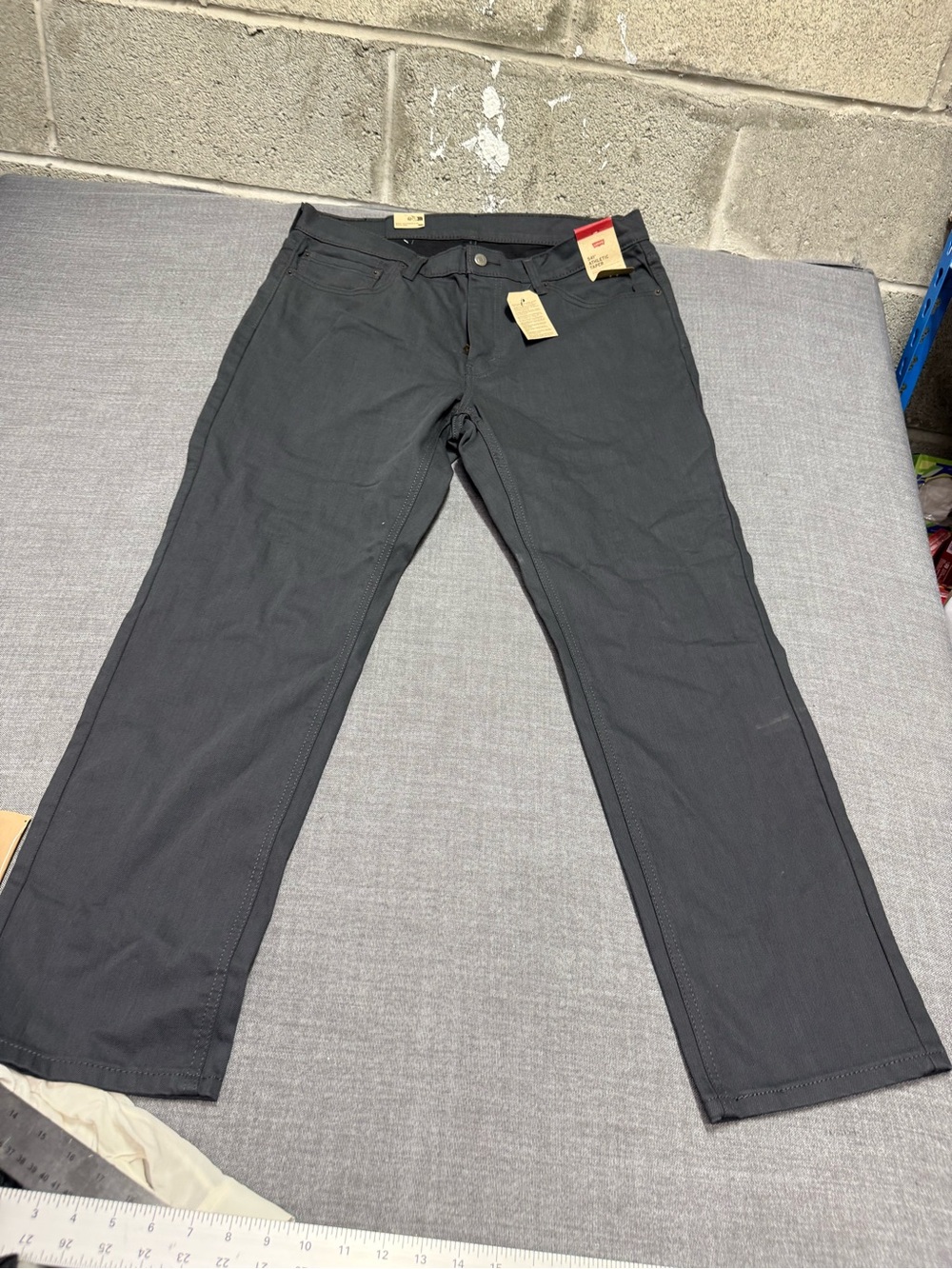 Levi’s Men's Black Straight Fit Pants size 36x30